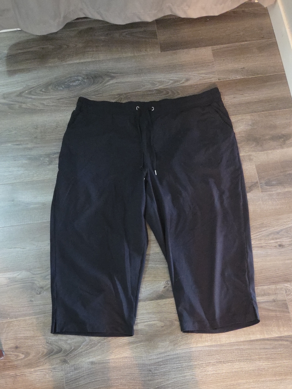 Active Zone 2x Black Drawstring Capri Pants with Pockets